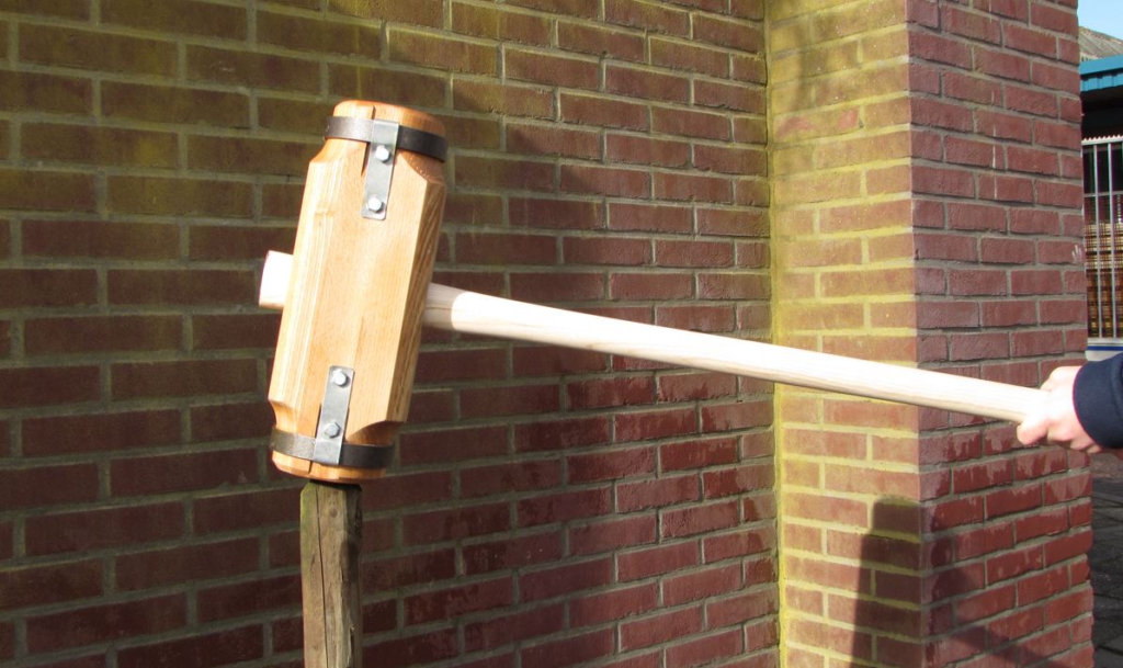 Grote houten hamer